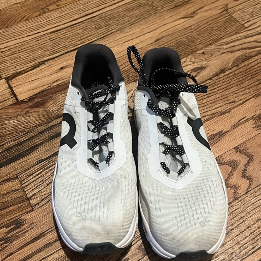 On Running Cloud Monster Helion Womens Sneakers - Black/White